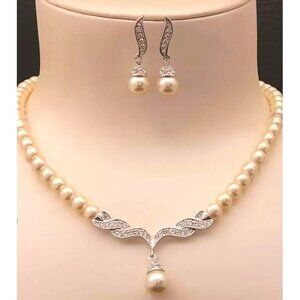 Elegant Pearl Necklace And‎ Earring Costume Set NEW